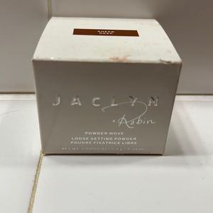 Jaclyn x Robin powder move loose setting powder sheer deep